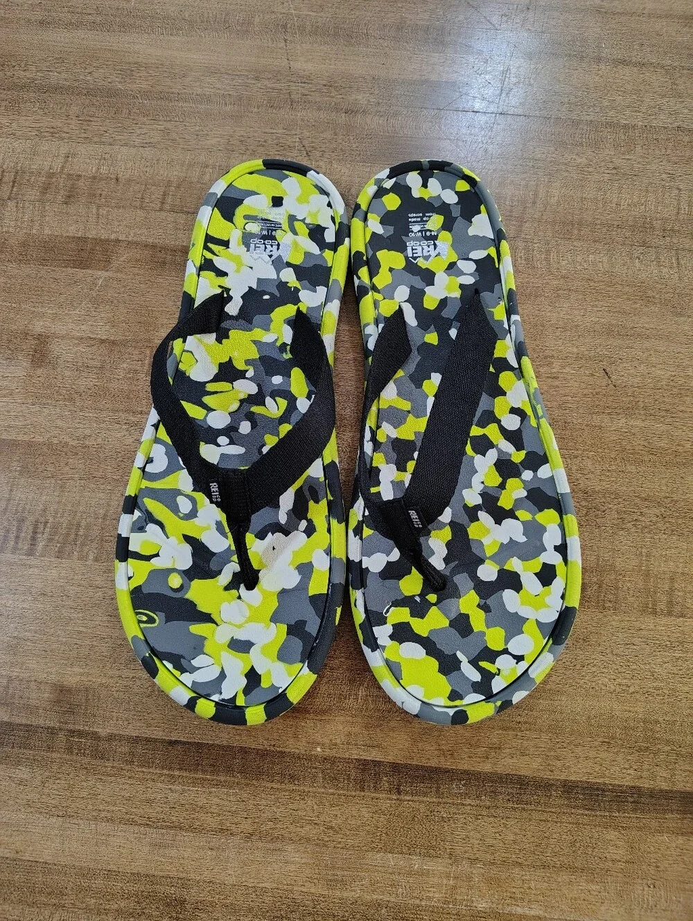 REI CO-OP Camo Yellow & Black Flip Flop Sandals Size M-9-W-10